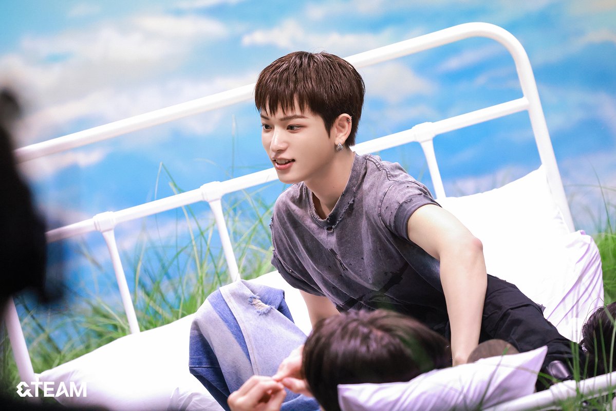 Latest photo of &TEAM