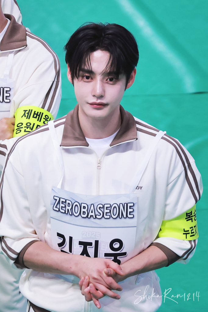 Recent activity shot of Kim Jiwoong (ZEROBASEONE)