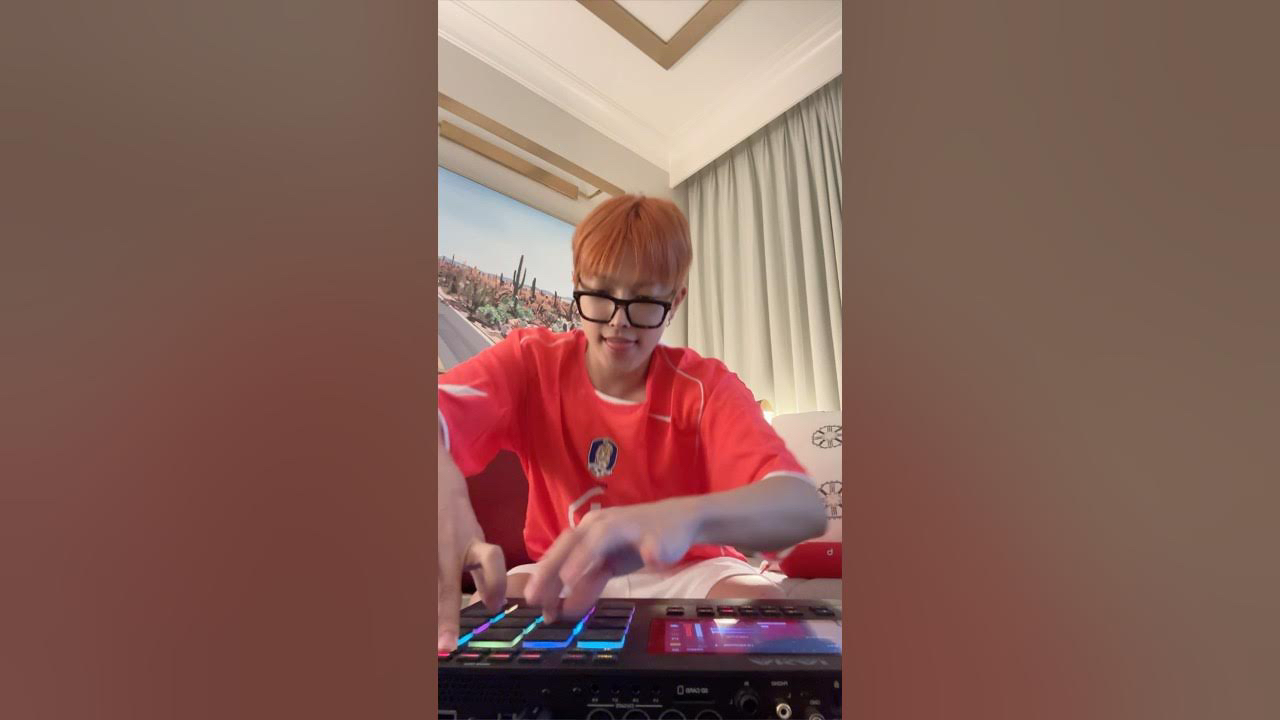 Behind-the-scenes cut of Hongjoong (ATEEZ)