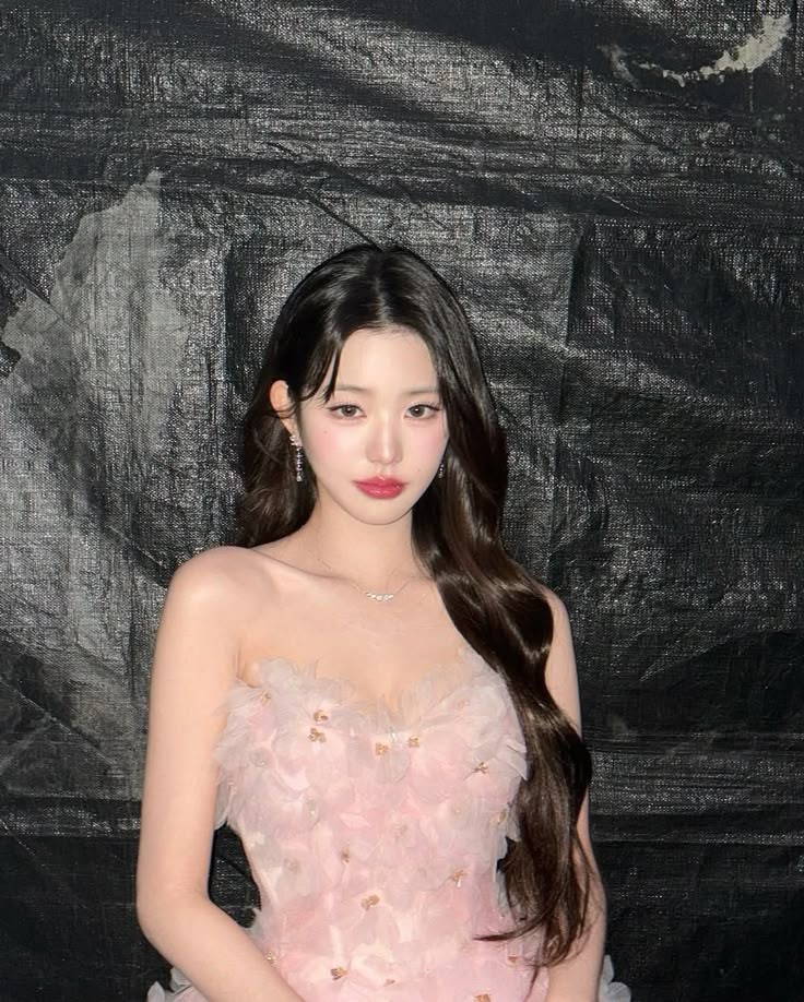 A moment captured by Jang Wonyoung (IVE)'s fan