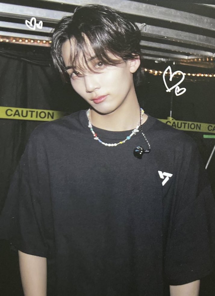 A moment captured by Jeonghan (SEVENTEEN)'s fan