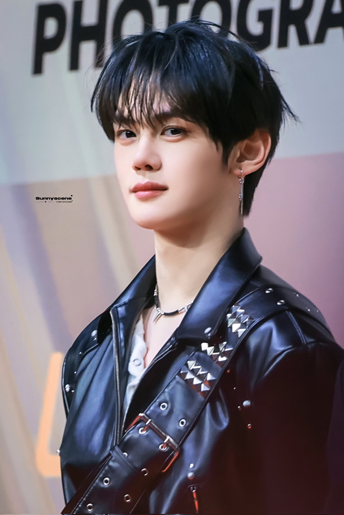 Behind-the-scenes cut of Kim Gyuvin (ZEROBASEONE)