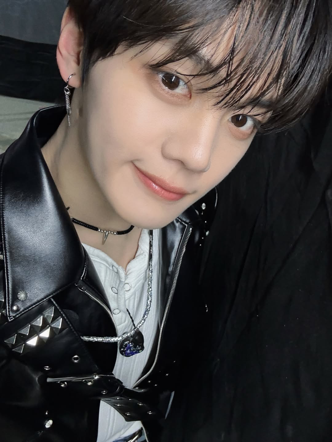 A moment captured by Kim Gyuvin (ZEROBASEONE)'s fan