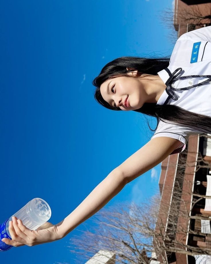 Behind-the-scenes cut of Iroha (ILLIT)