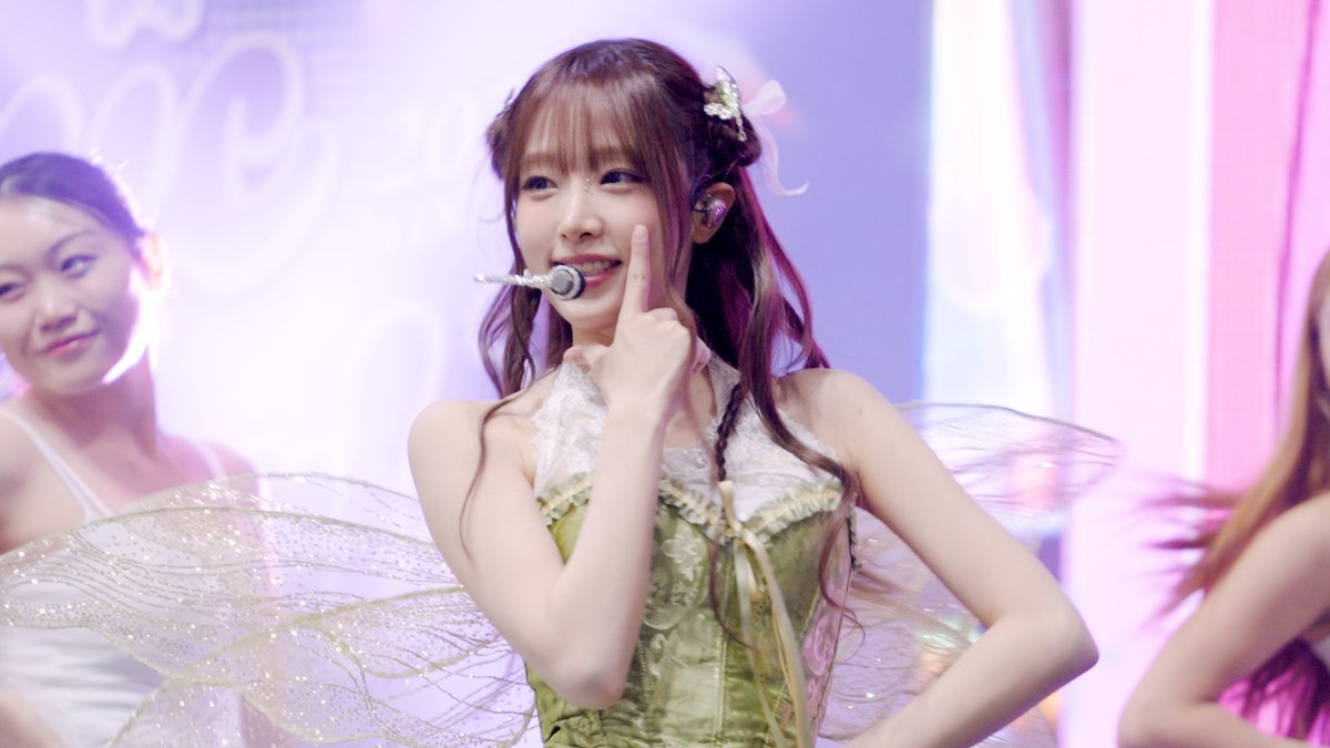 Behind-the-scenes cut of Choi Yena