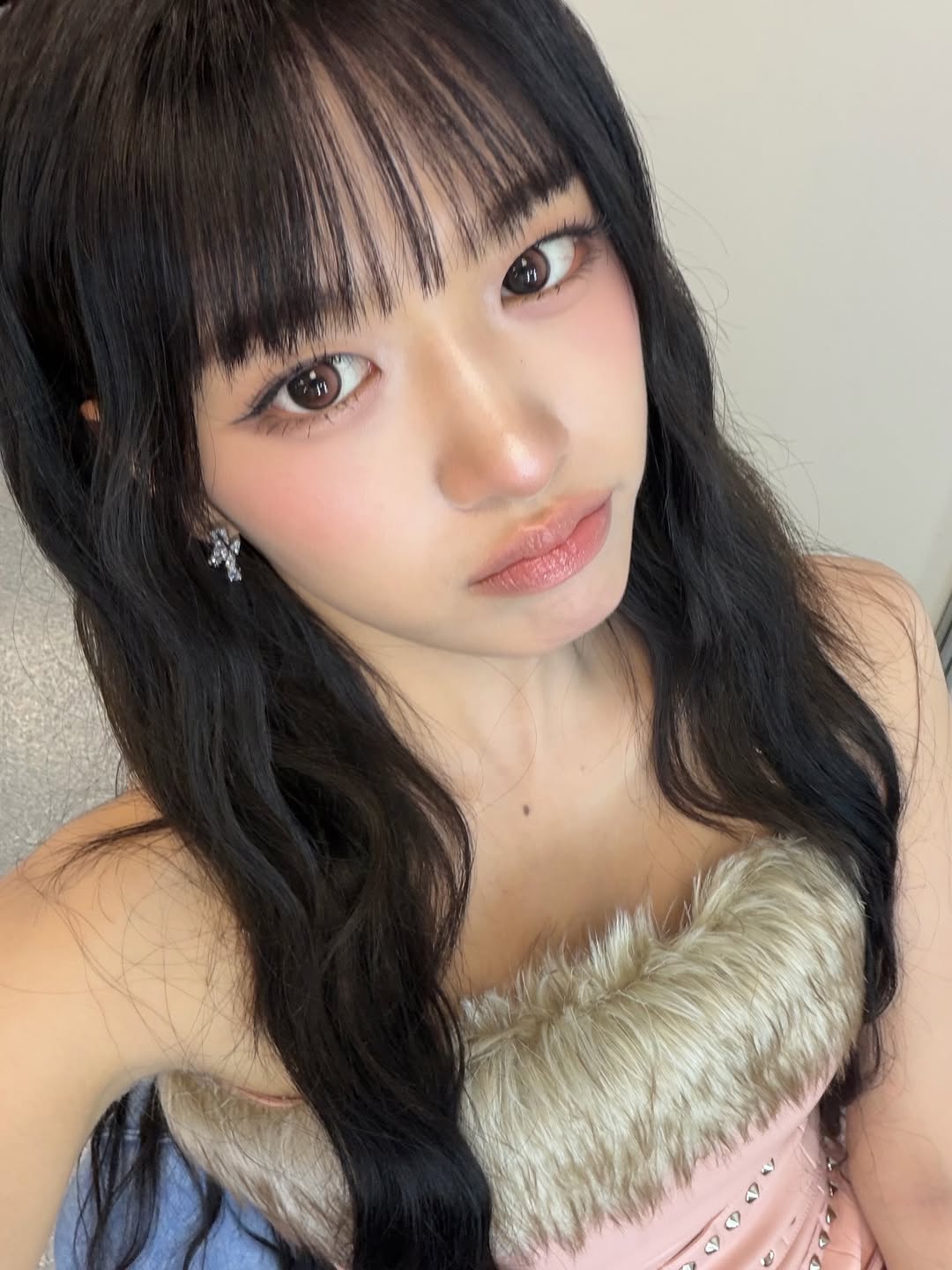 A moment captured by An Yujin (IVE)'s fan