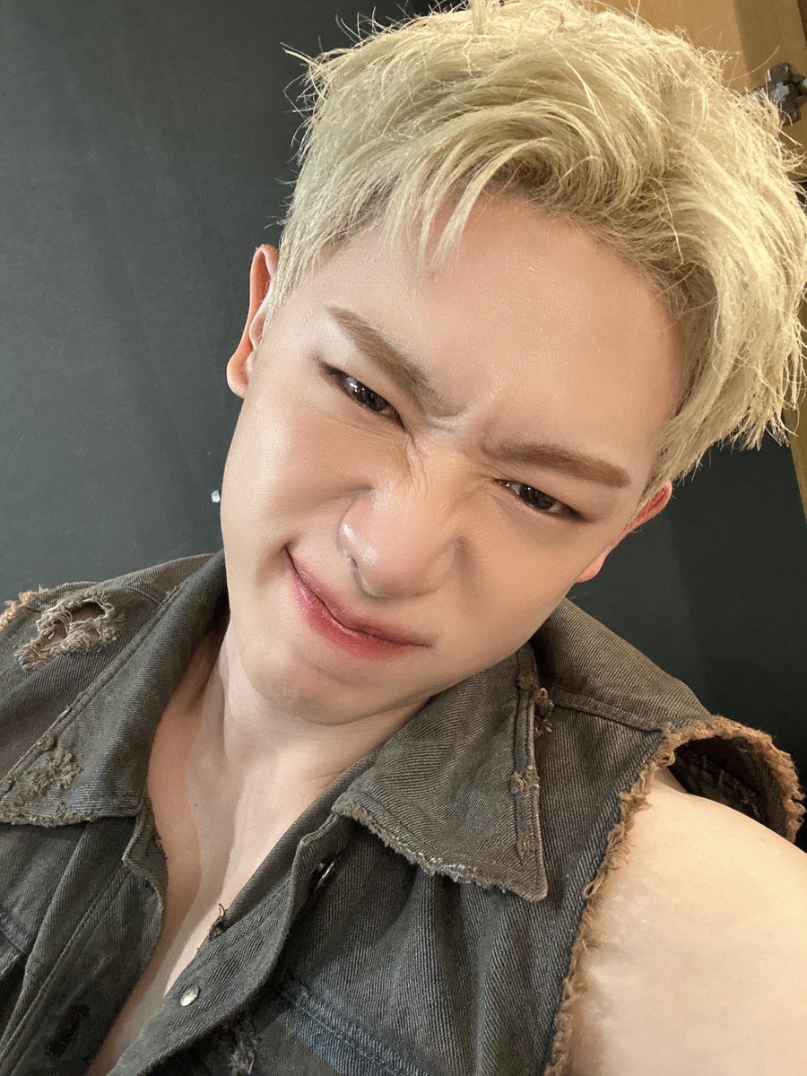A moment captured by Wonho's fan