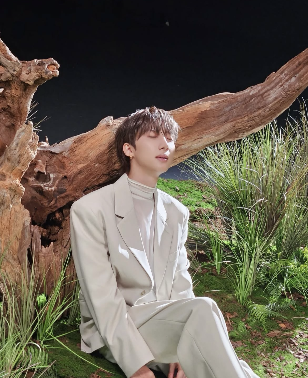 Recent activity shot of Hui (PENTAGON)