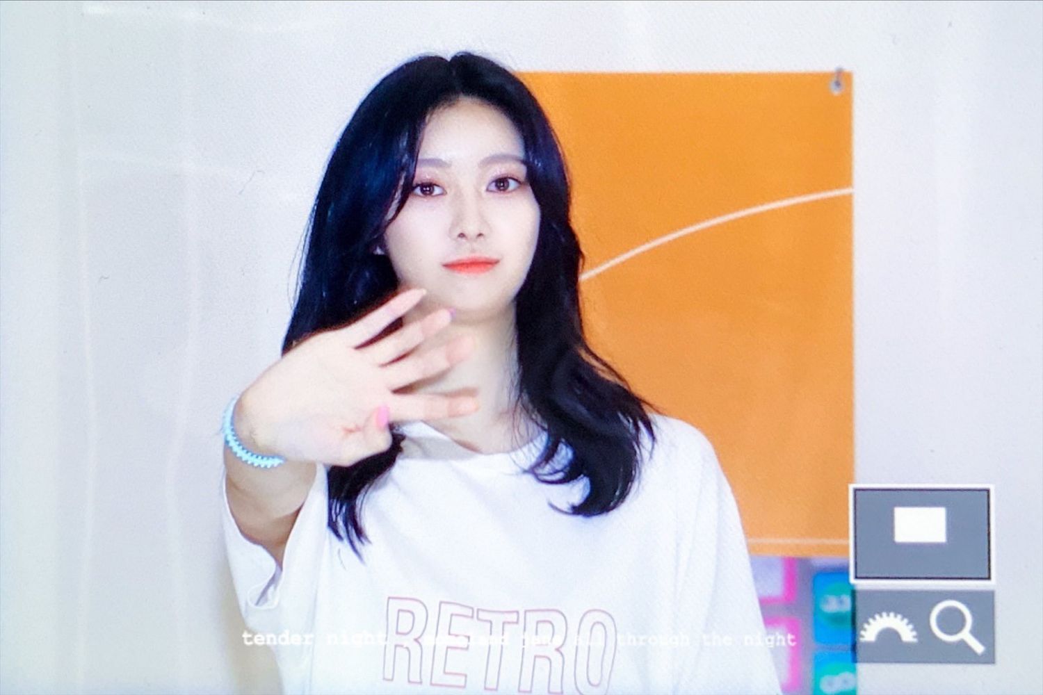 Behind-the-scenes cut of MOMOLAND