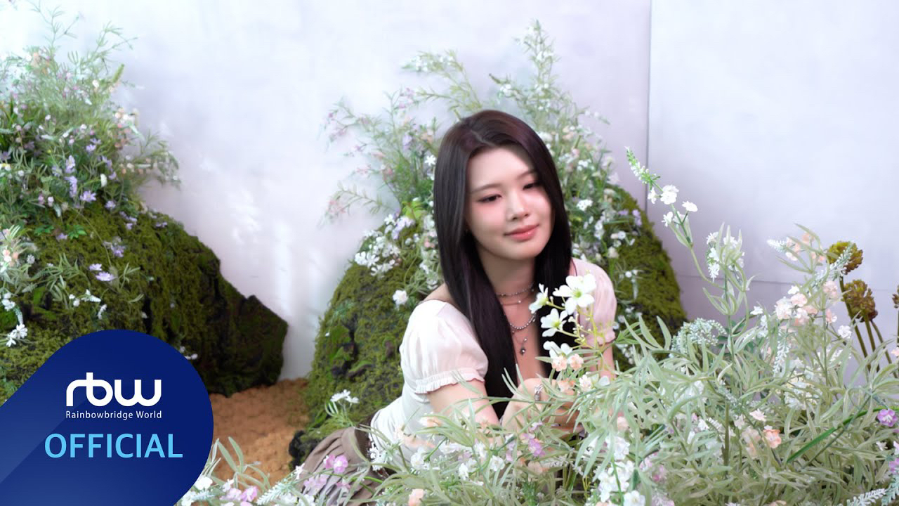 Behind-the-scenes cut of PURPLE K!SS