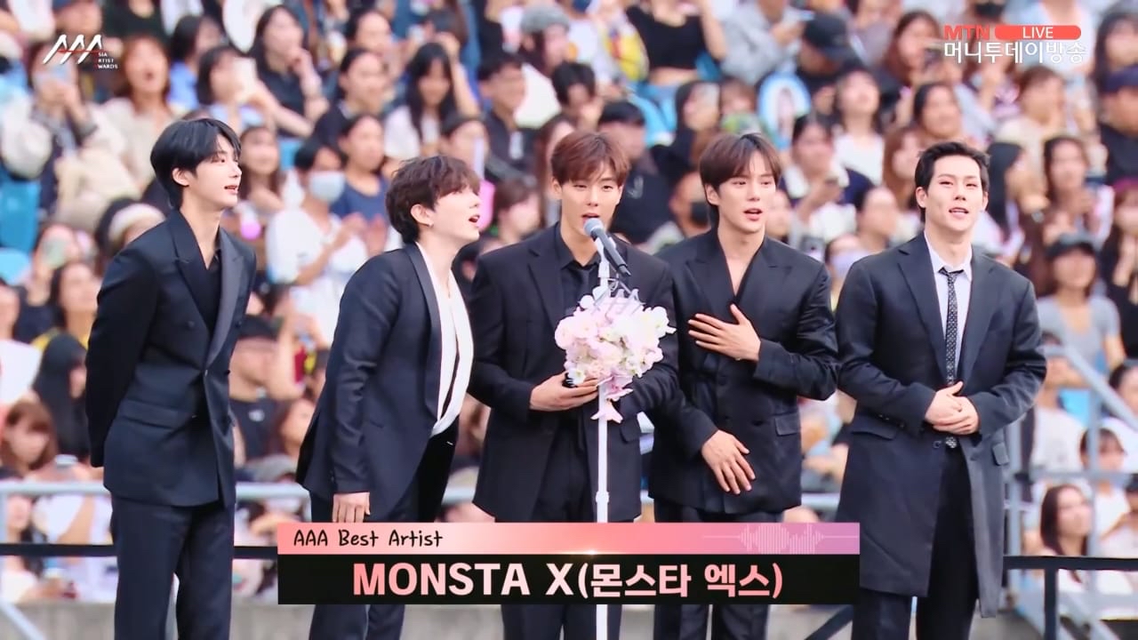 A moment captured by Shownu (MONSTA X)'s fan