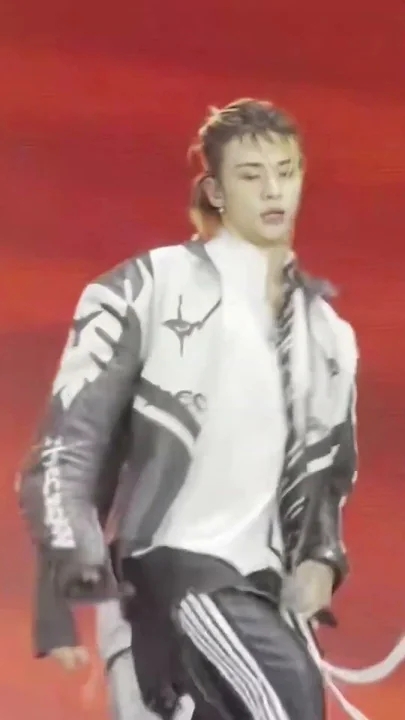 Behind-the-scenes cut of Hyunjin (Stray Kids)