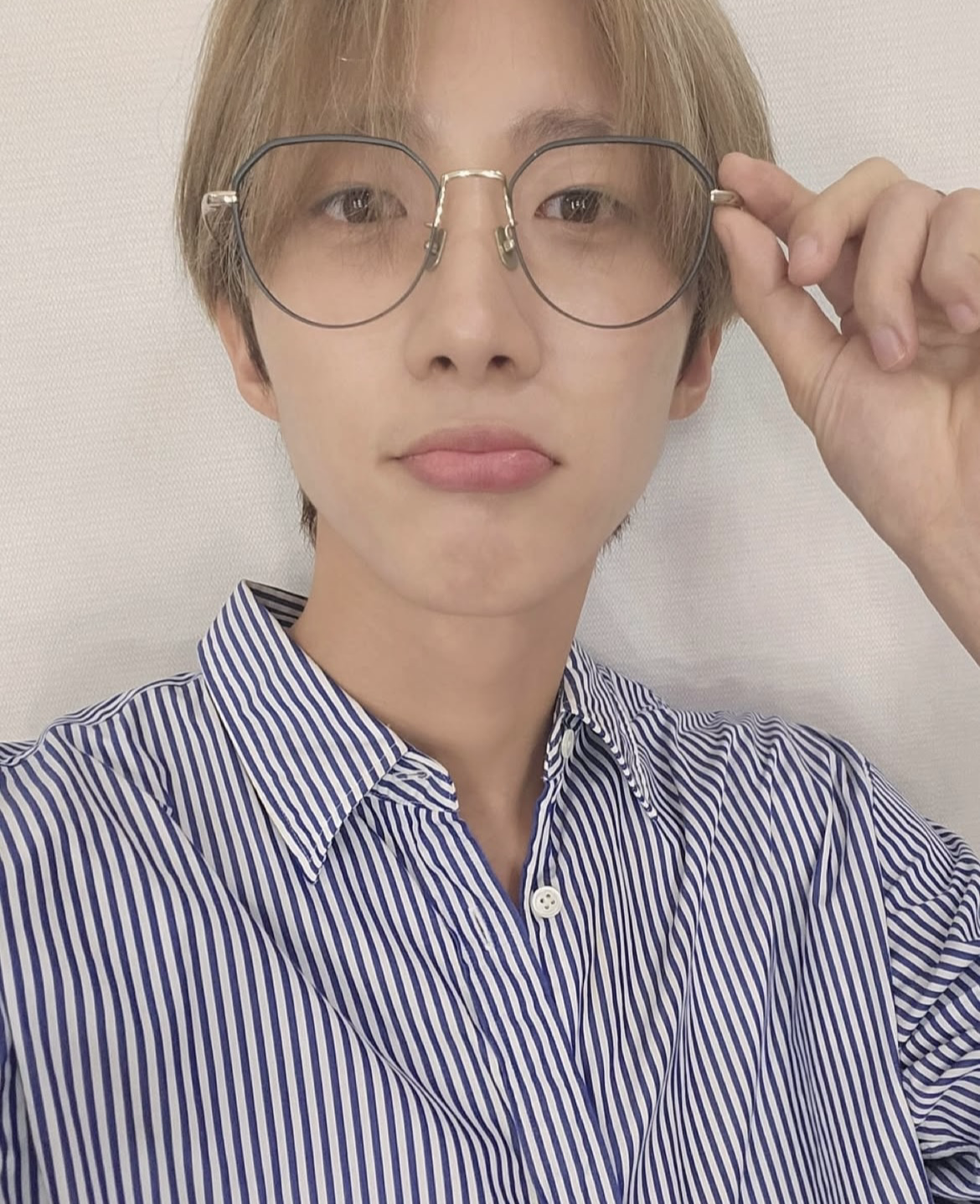 Recent activity shot of Hui (PENTAGON)