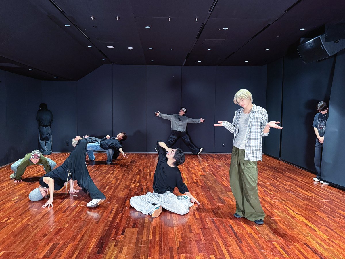 A moment captured by &TEAM's fan