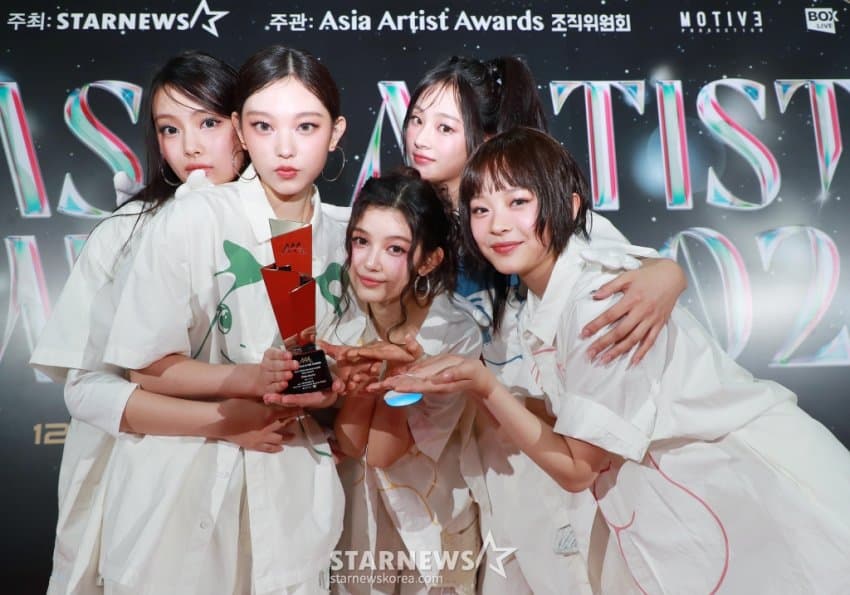 뉴진스의 비하인드 컷