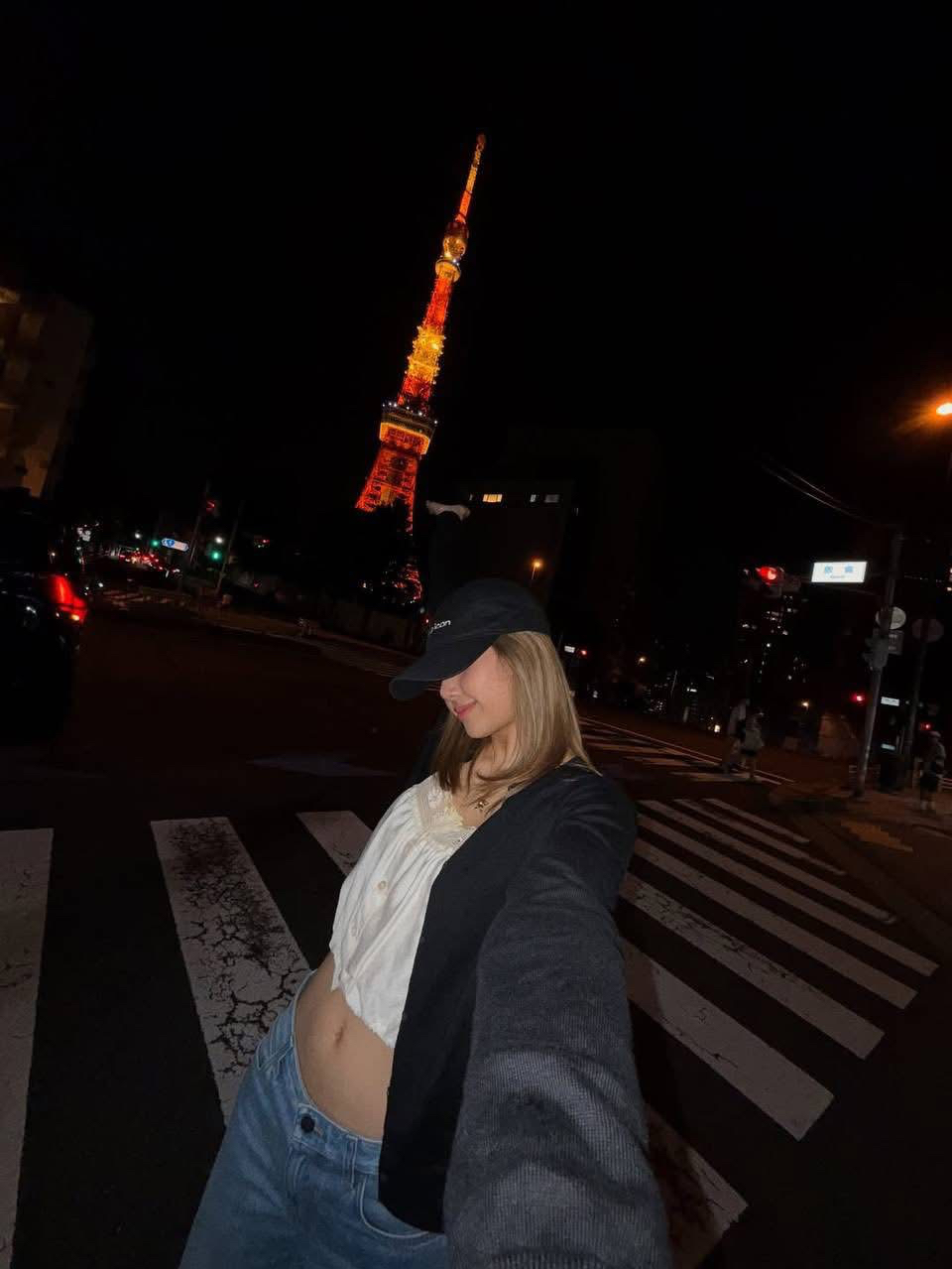 Behind-the-scenes cut of Lisa (BLACKPINK)