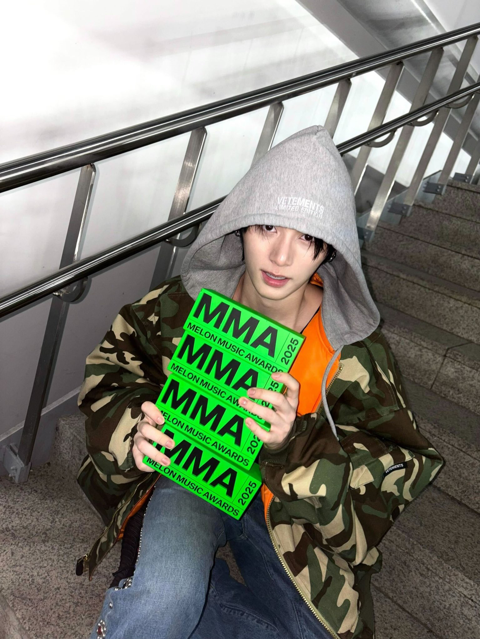 A moment captured by BOYNEXTDOOR's fan