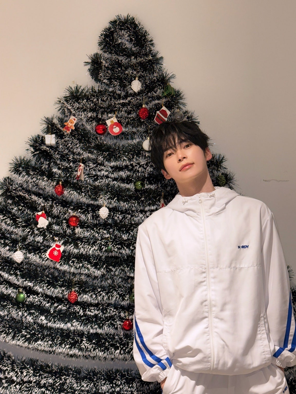 A moment captured by Sung Hanbin (ZEROBASEONE)'s fan