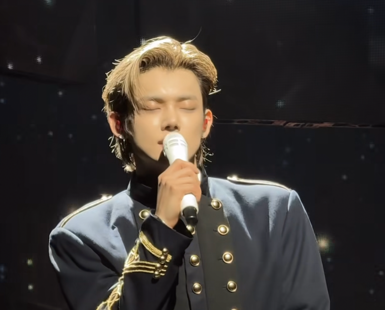 然竣 (TOMORROW X TOGETHER)的幕后花絮