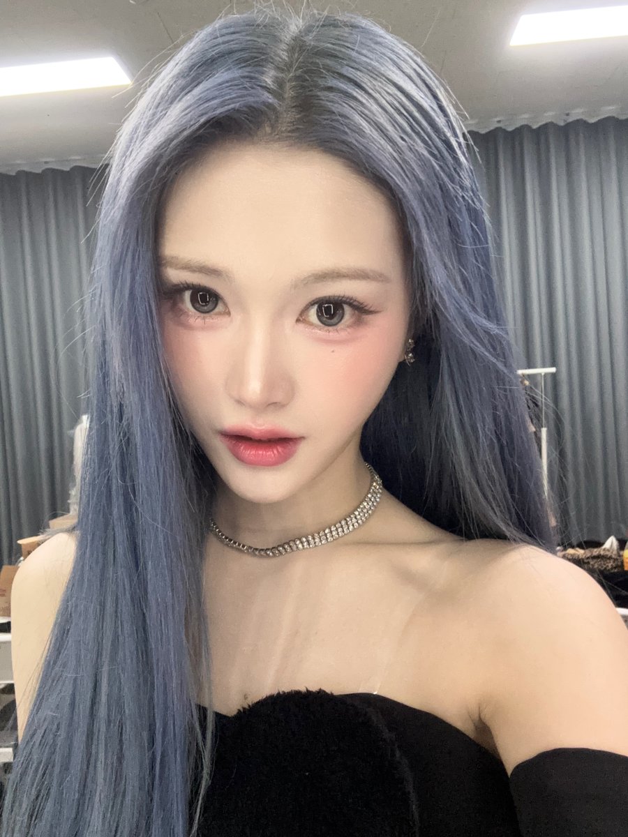 Behind-the-scenes cut of tripleS