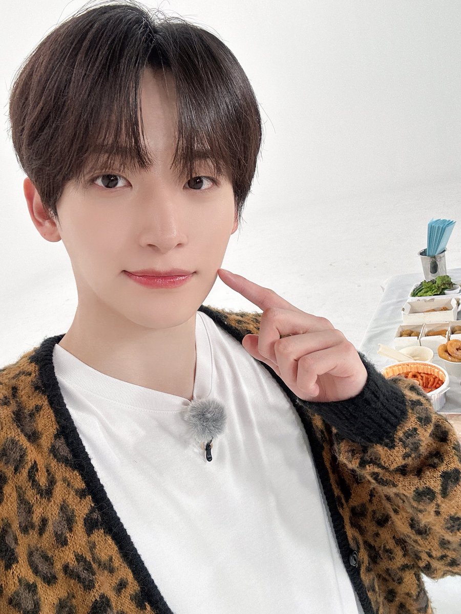 Behind-the-scenes cut of CRAVITY