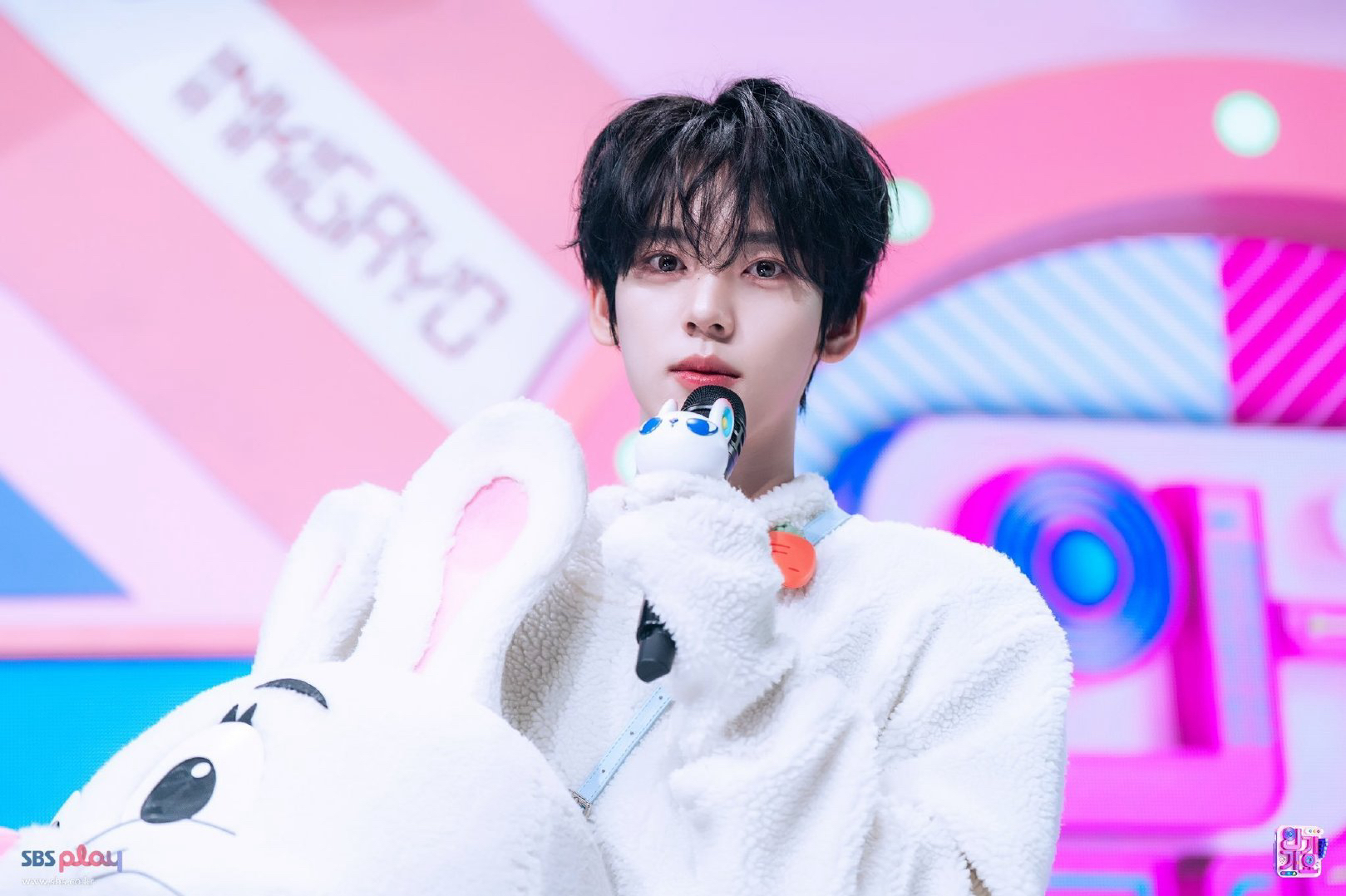 Recent activity shot of Han Yujin (ZEROBASEONE)
