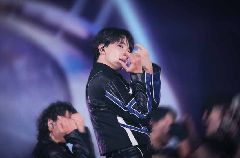 A moment captured by Jeonghan (SEVENTEEN)'s fan