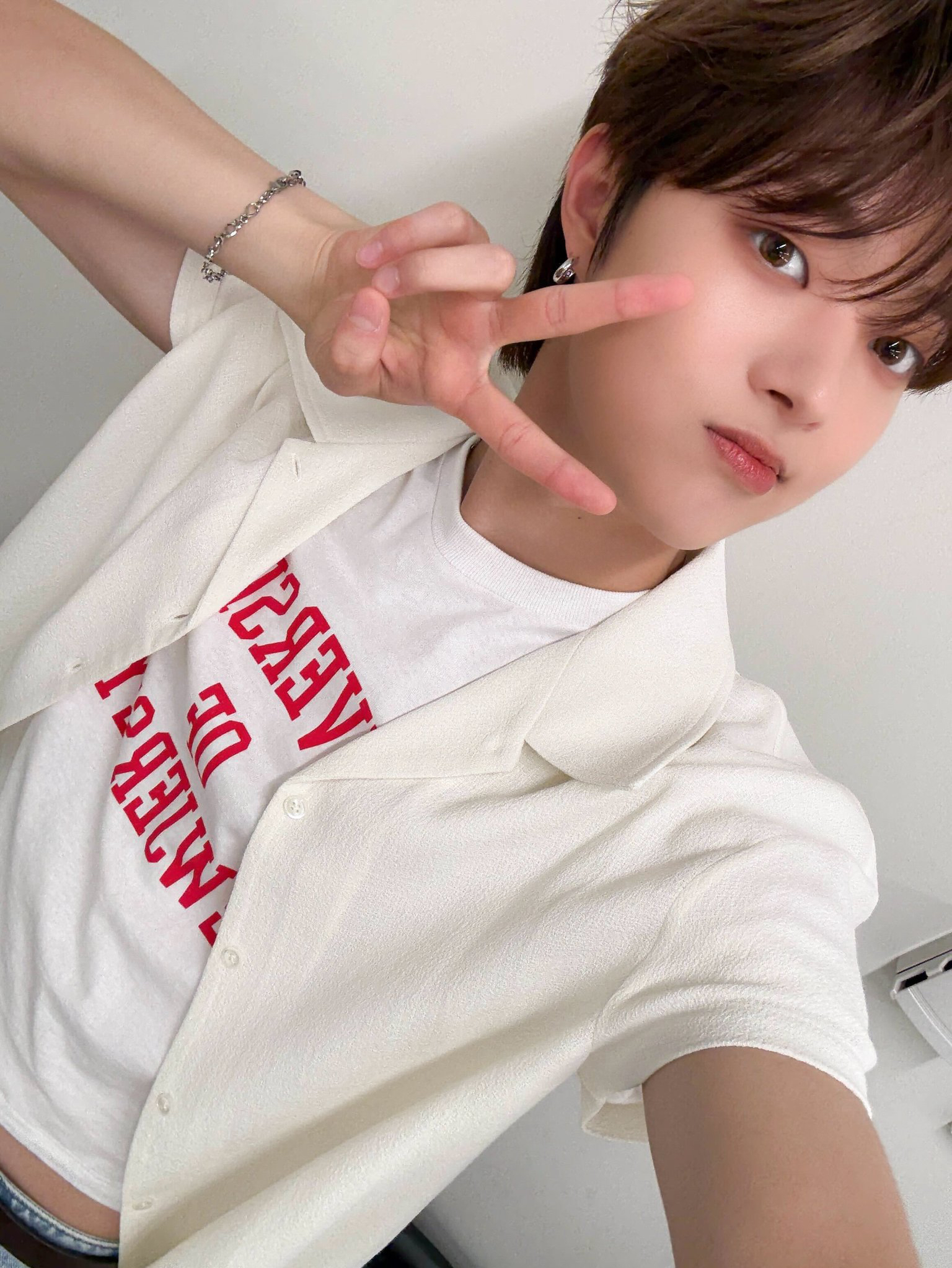 Behind-the-scenes cut of EJ (&TEAM)