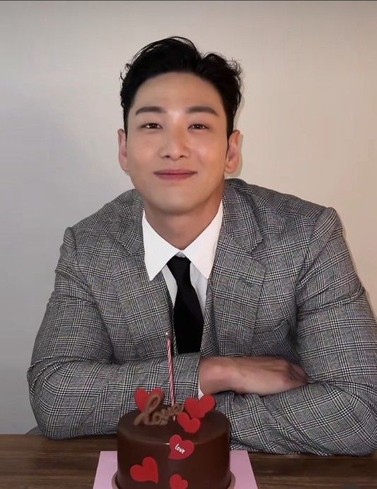 Latest photo of Baekho
