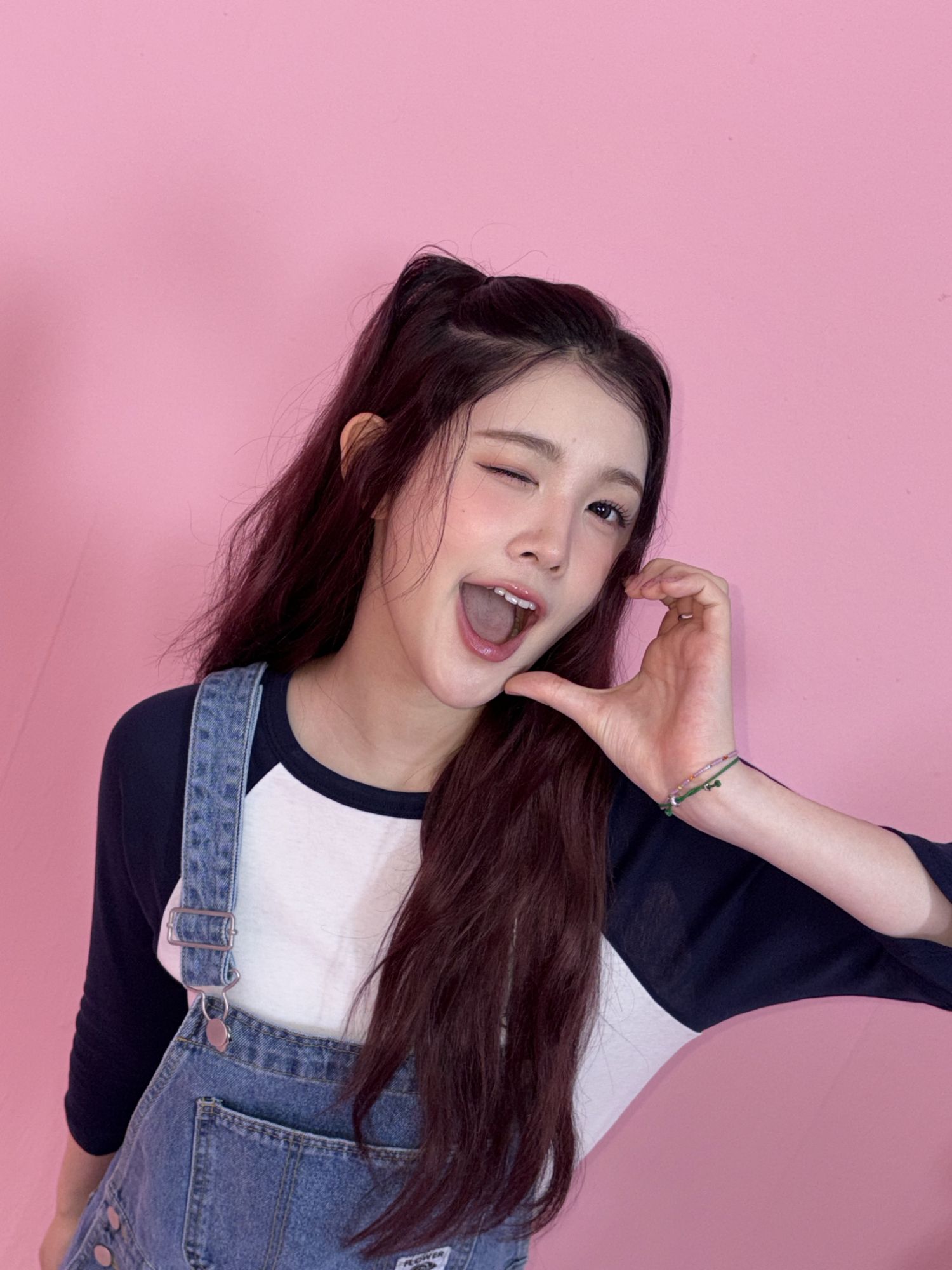 A moment captured by A-na (Hearts2Hearts)'s fan