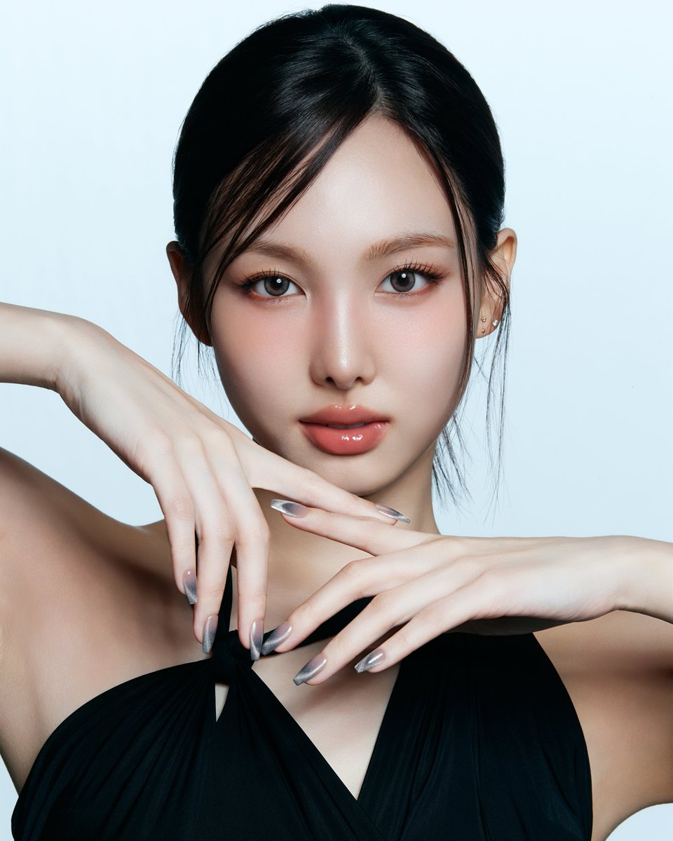 Behind-the-scenes cut of TWICE