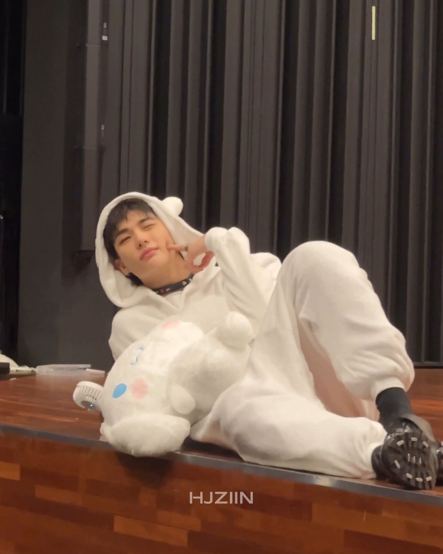 Behind-the-scenes cut of Hyunjin (Stray Kids)