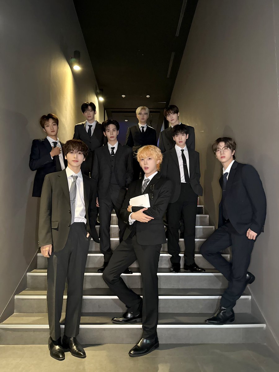 A moment captured by CRAVITY's fan