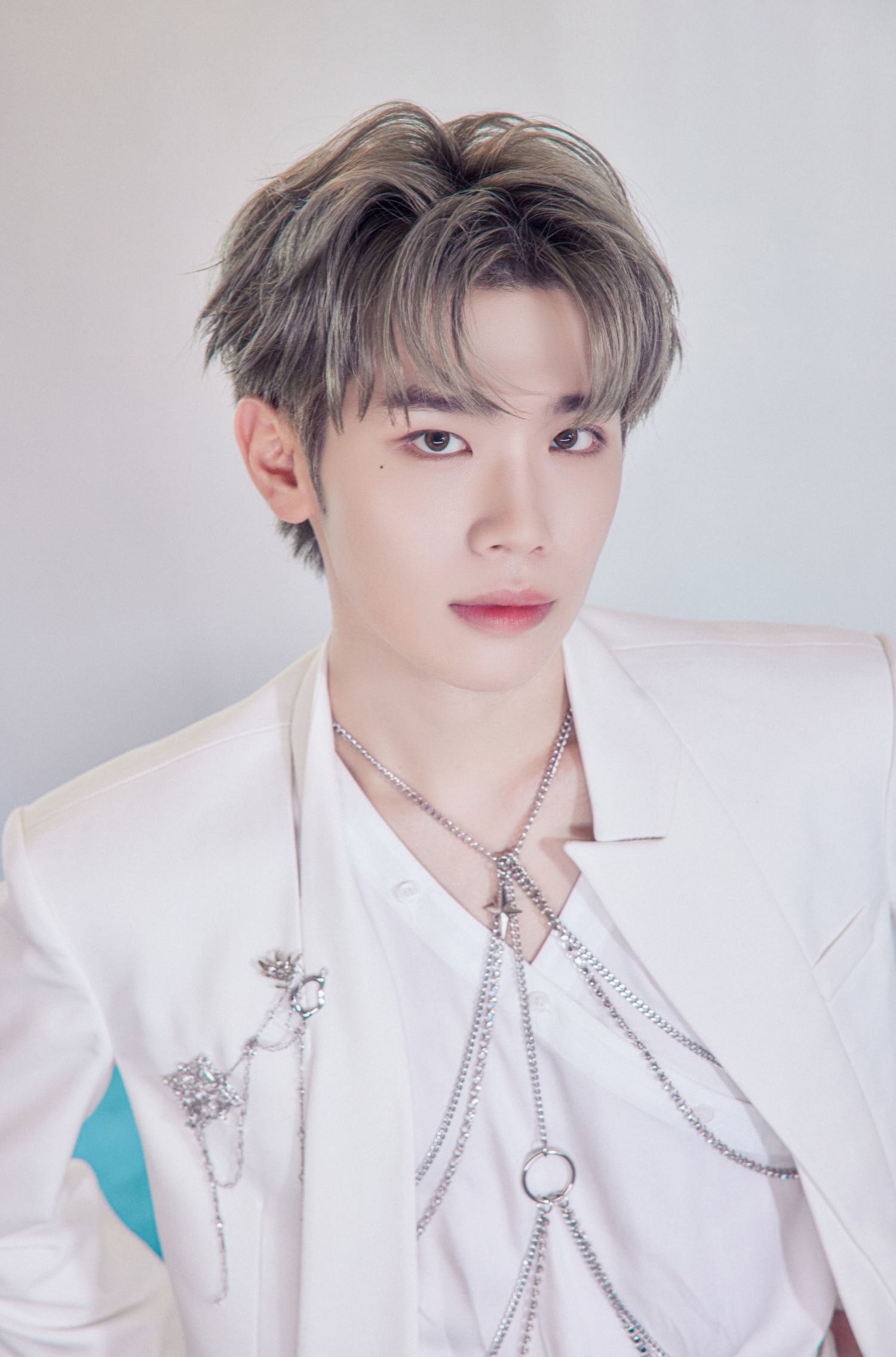 Latest photo of Kim Taerae (ZEROBASEONE)
