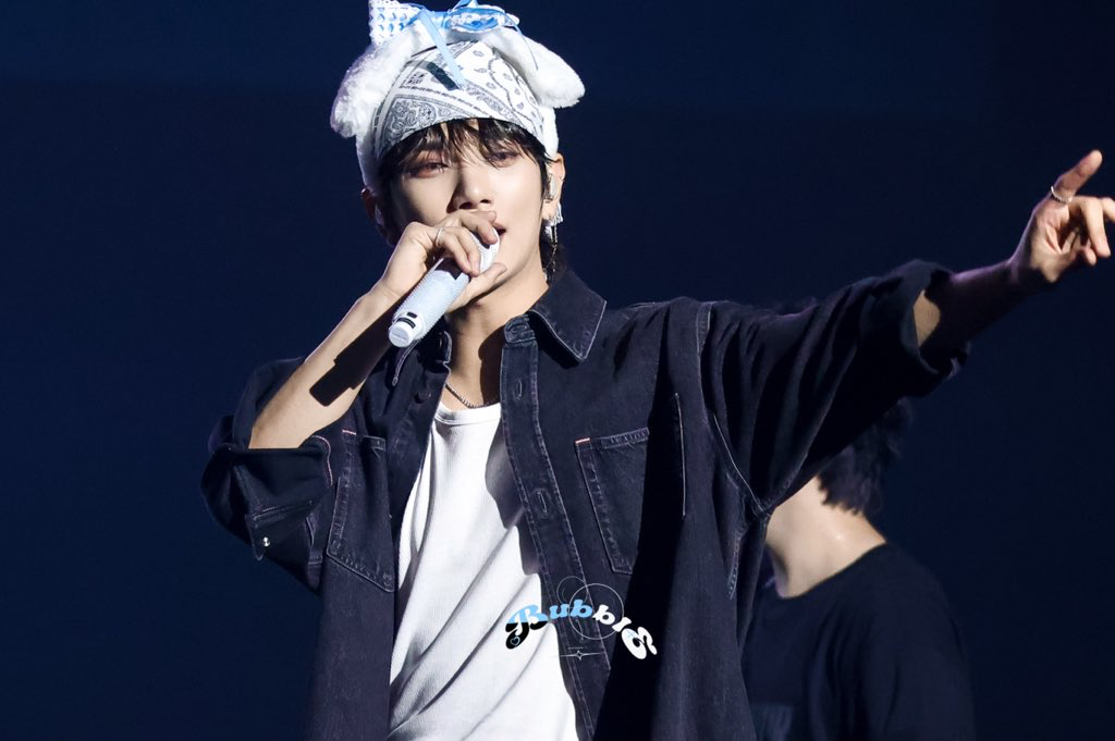 Behind-the-scenes cut of Joshua (SEVENTEEN)