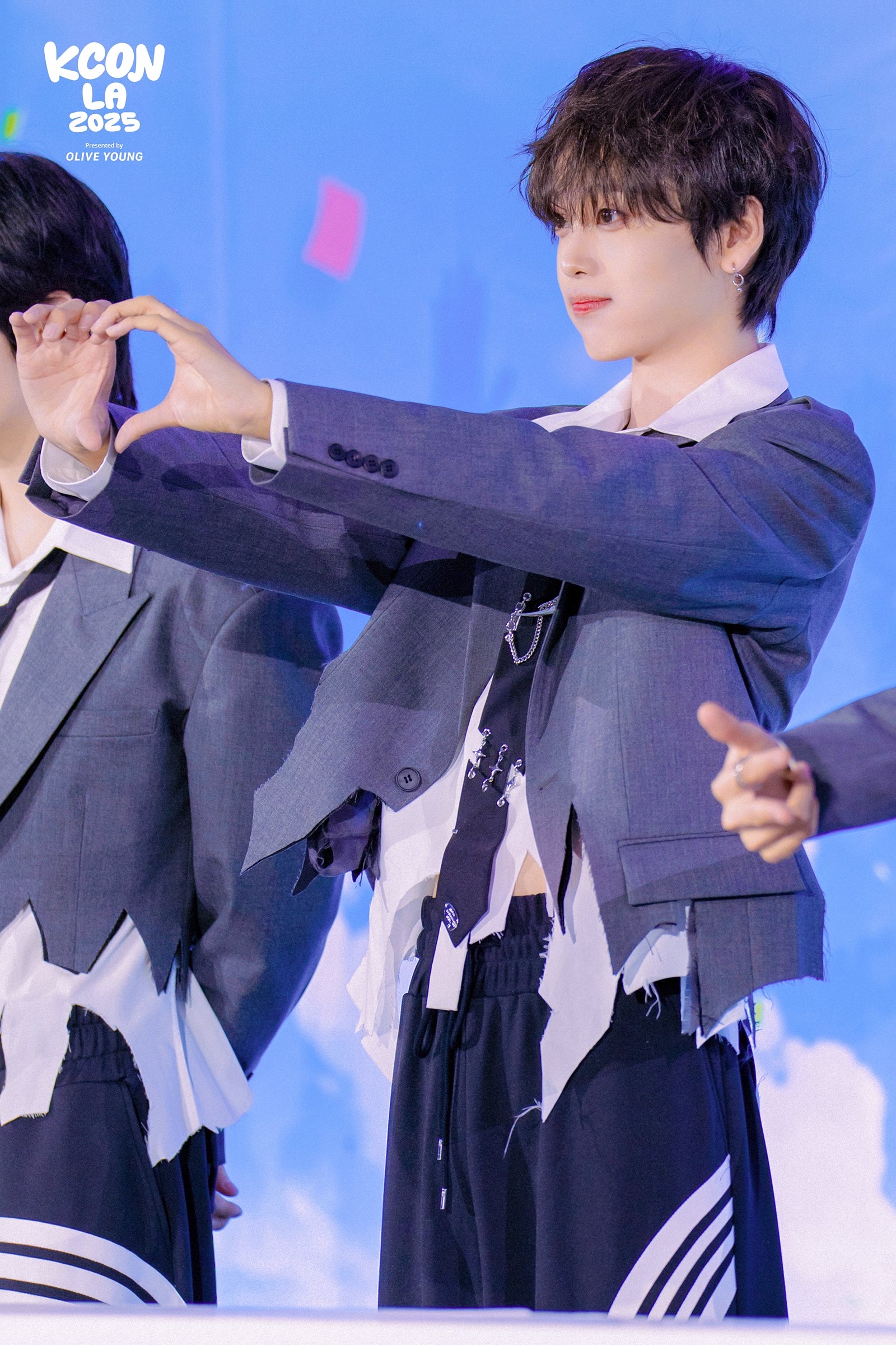 Recent activity shot of Hyeongjun (CRAVITY)