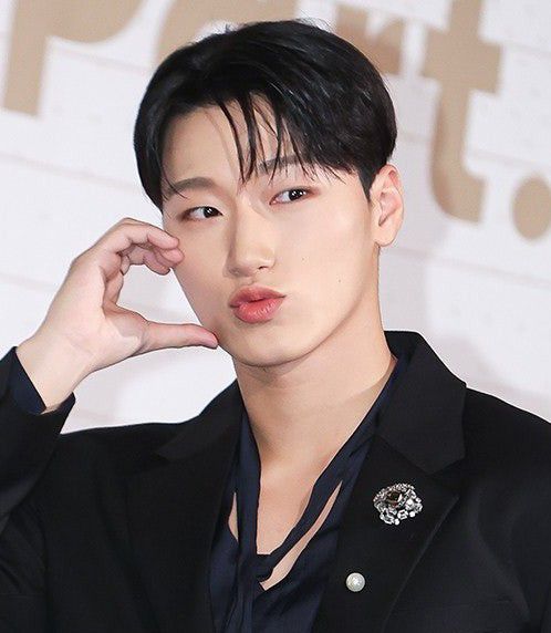 Behind-the-scenes cut of San (ATEEZ)