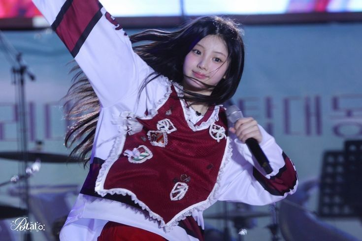 Behind-the-scenes cut of Wonhee (ILLIT)