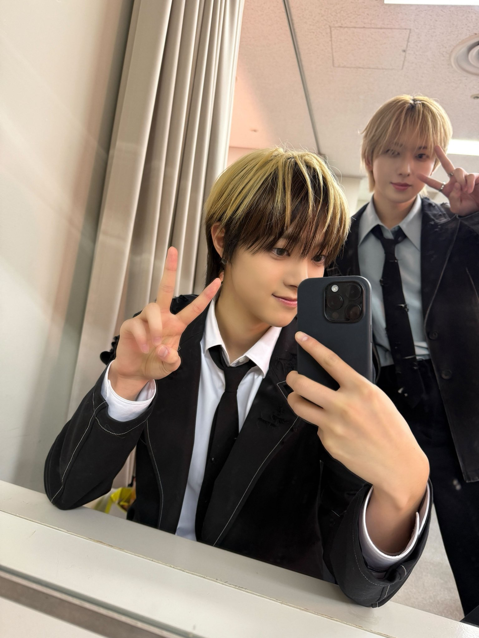 Behind-the-scenes cut of EJ (&TEAM)