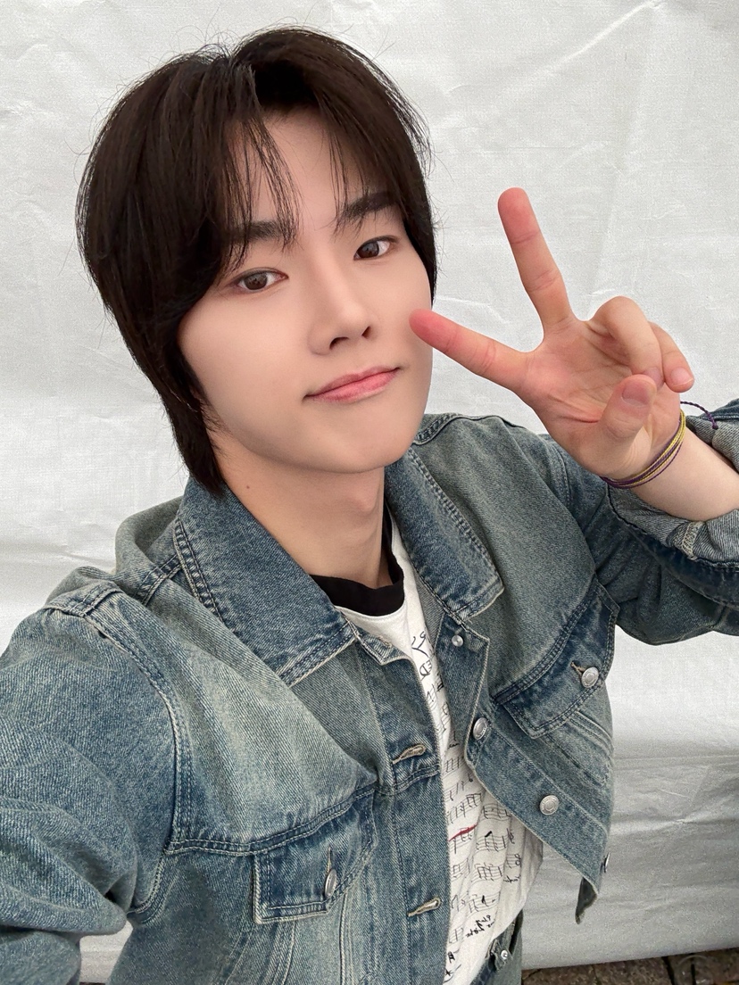 Recent activity shot of Xdinary Heroes