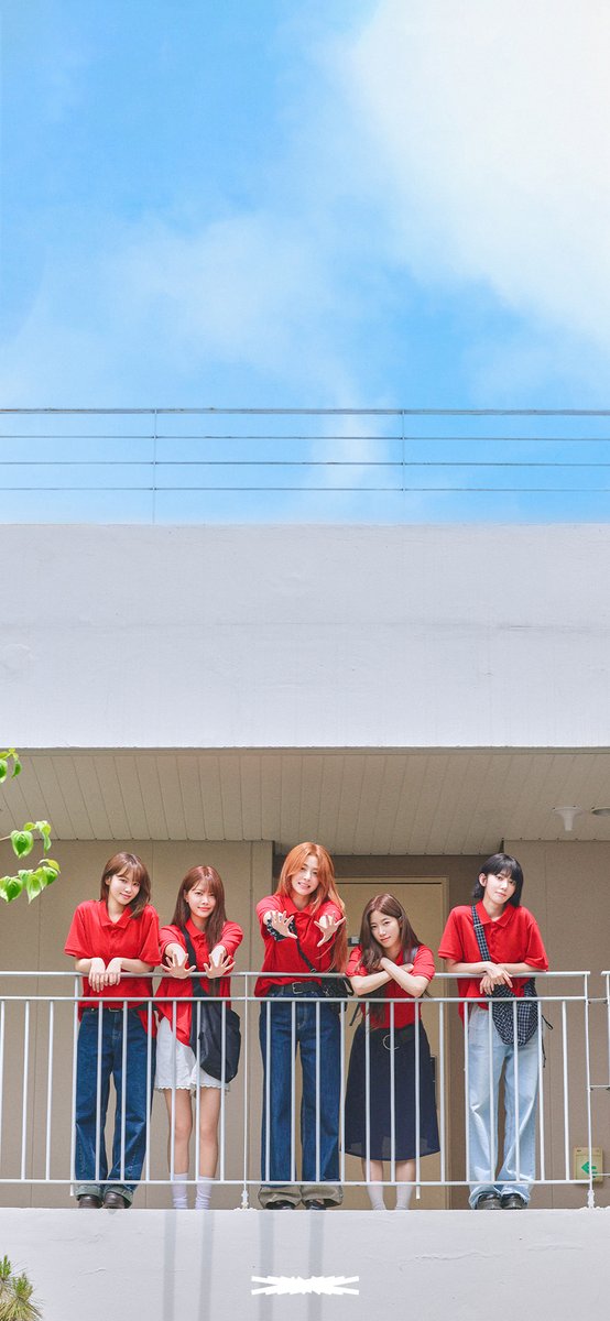 Recent activity shot of LE SSERAFIM