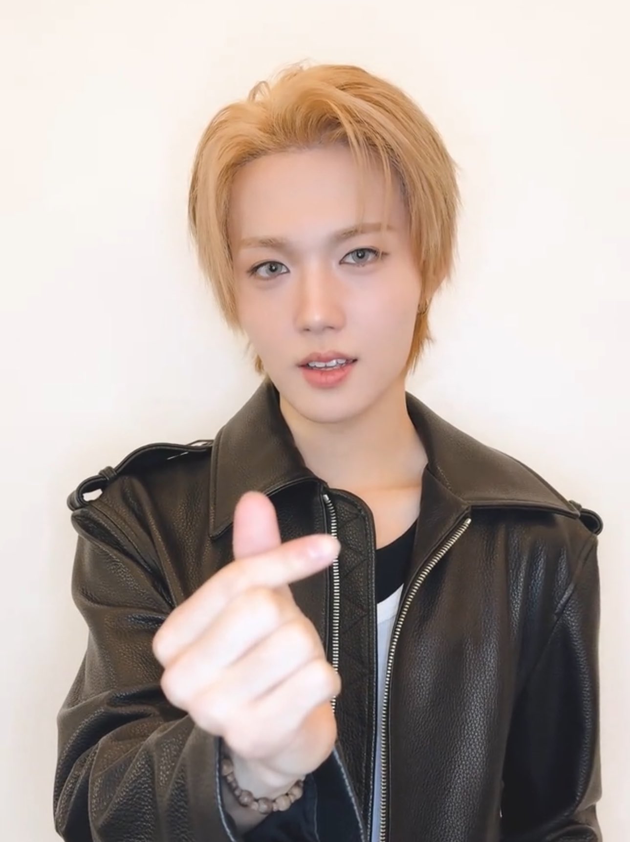 Latest photo of Doyoung (TREASURE)