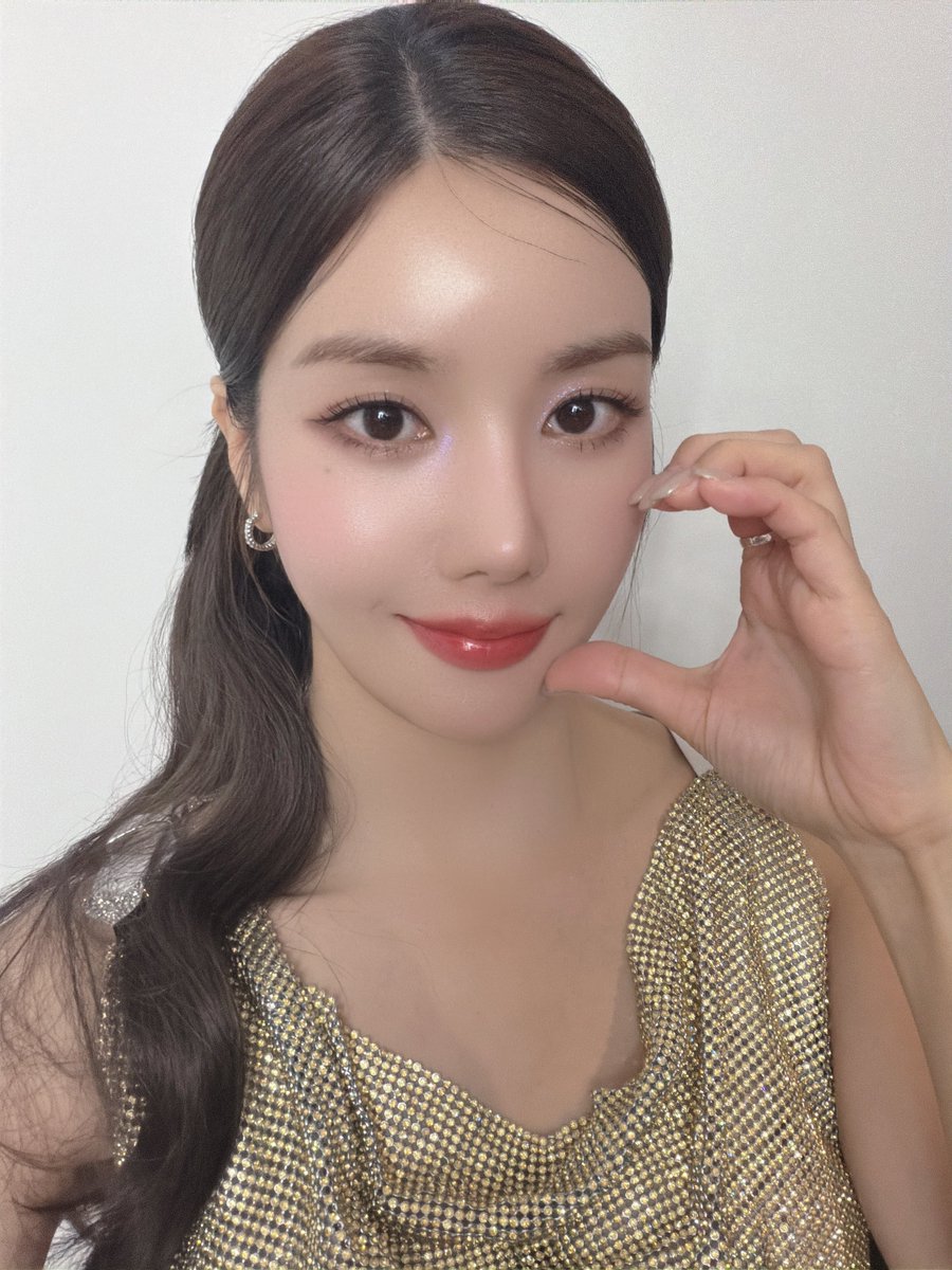 Behind-the-scenes cut of Kwon Eunbi