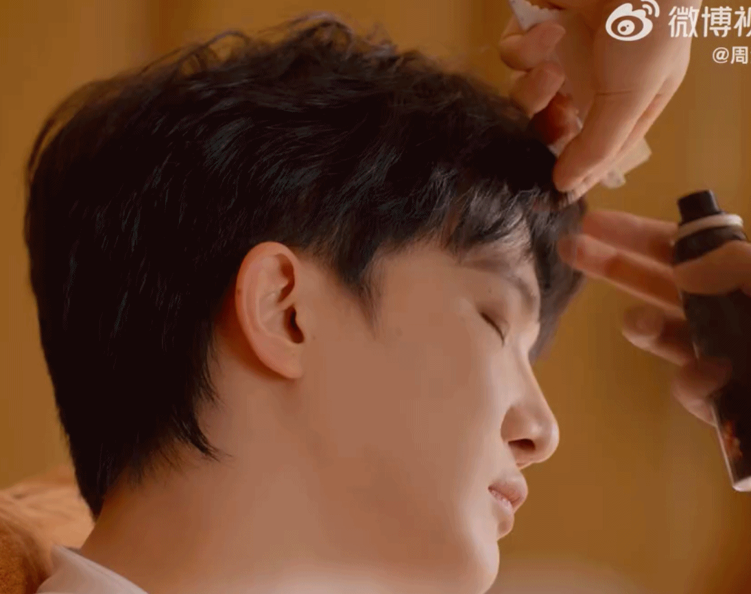 Behind-the-scenes cut of Charlie Zhou
