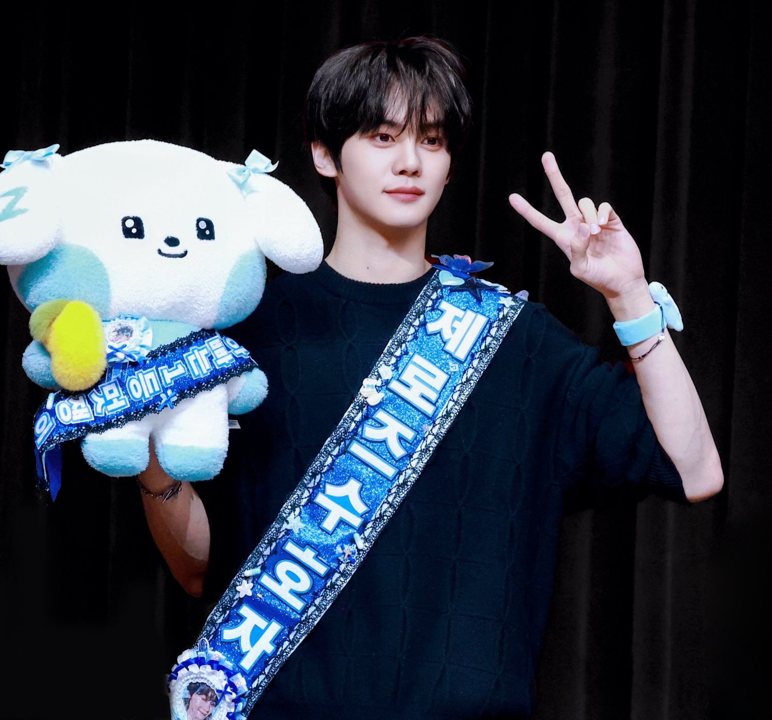 A moment captured by Kim Gyuvin (ZEROBASEONE)'s fan