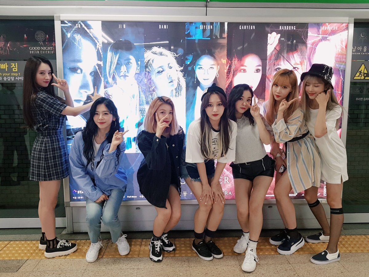 A moment captured by DREAMCATCHER's fan