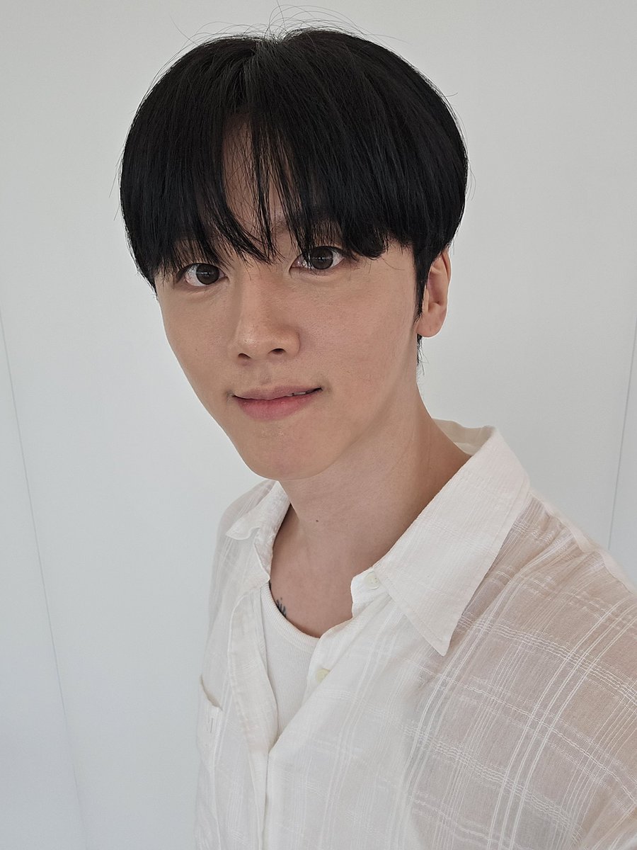 Behind-the-scenes cut of SF9