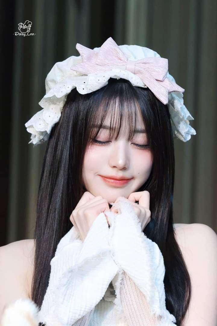Latest photo of Jang Wonyoung (IVE)