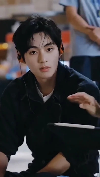 Fandom-recommended wallpaper image of V (BTS)