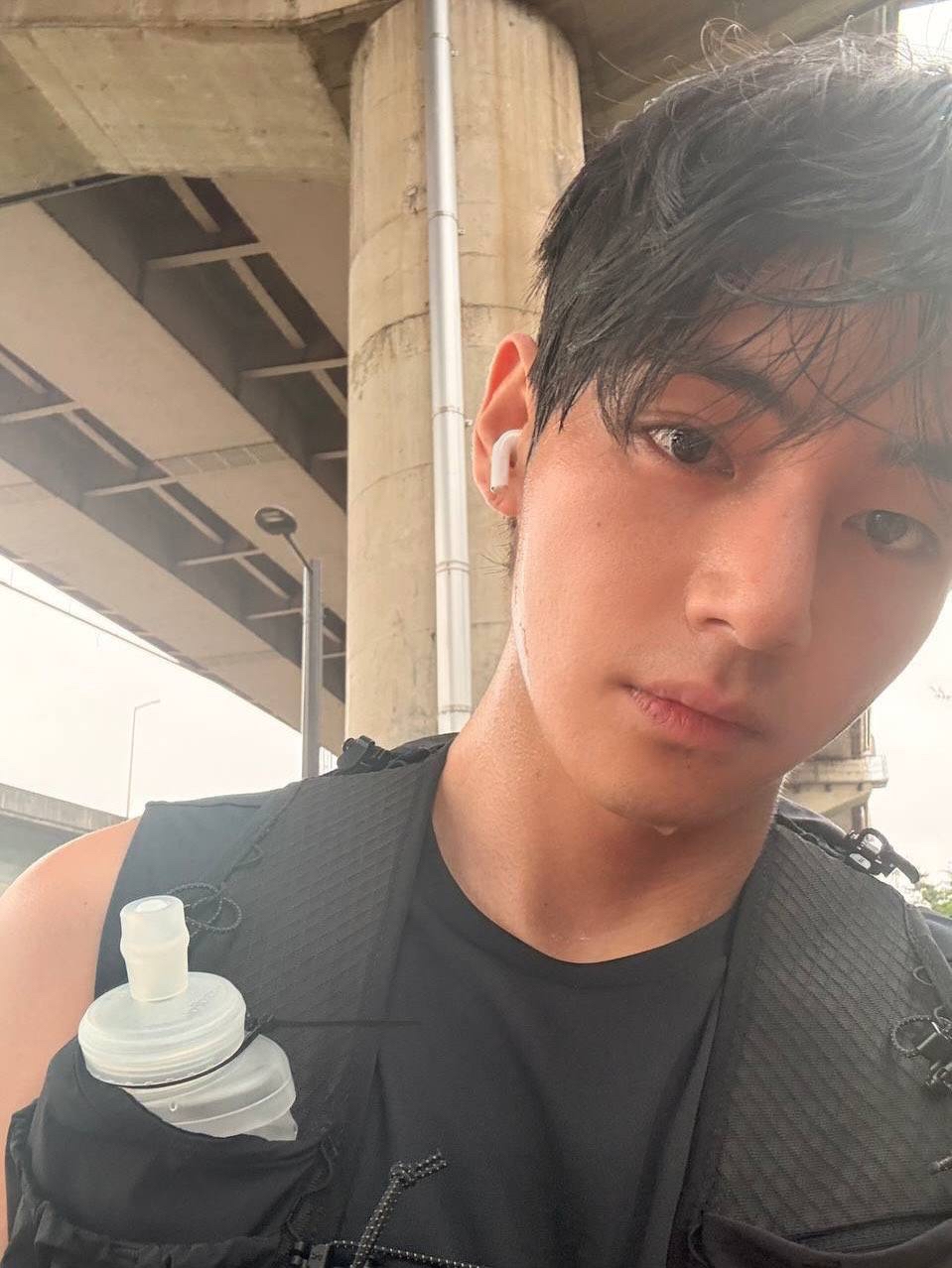 뷔 (방탄소년단)의 최신 사진